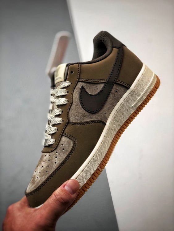 LV x Air Force 1 Low Cinza Escuro e Castanho - Vista 5