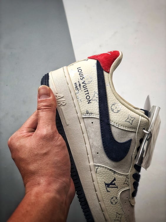 LV x Air Force 1 Low Cinza, Azul e Vermelho - Vista 2