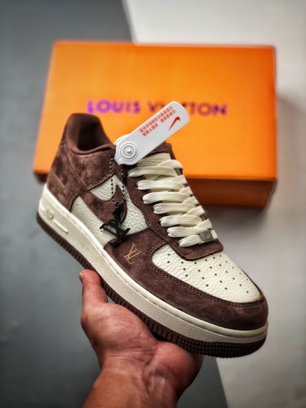 LV x Air Force 1 Low Branco e Castanho