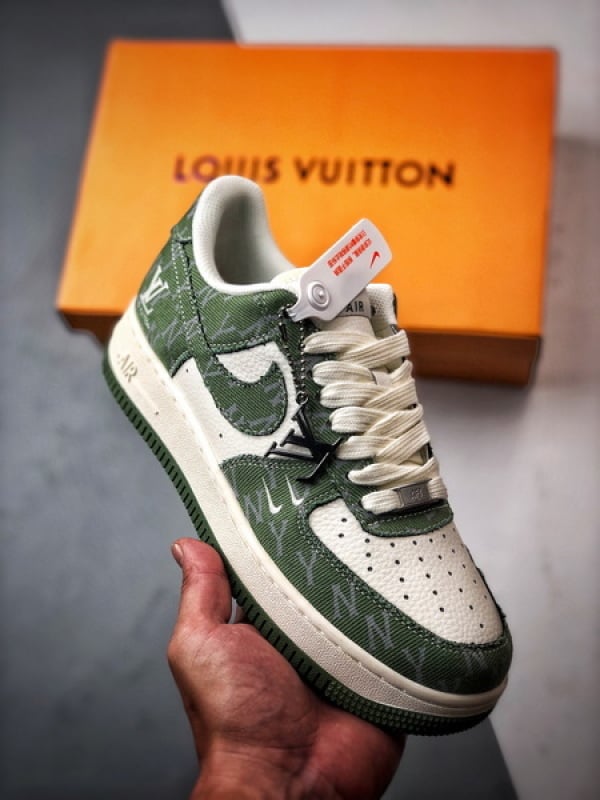 LV x Air Force 1 Low Branco e Verde Estampado