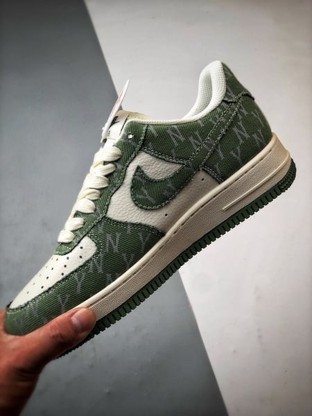 LV x Air Force 1 Low Branco e Verde Estampado - Vista 5