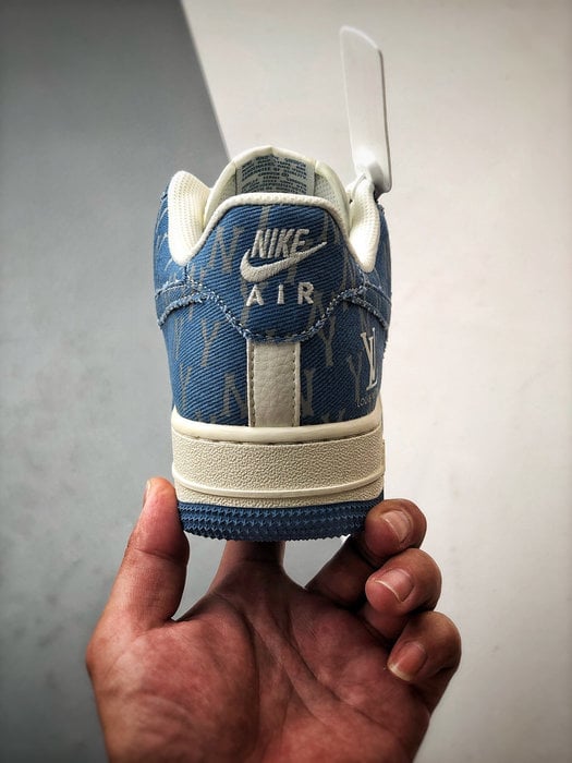LV x Air Force 1 Low Branco e Azul Estampado - Vista 3