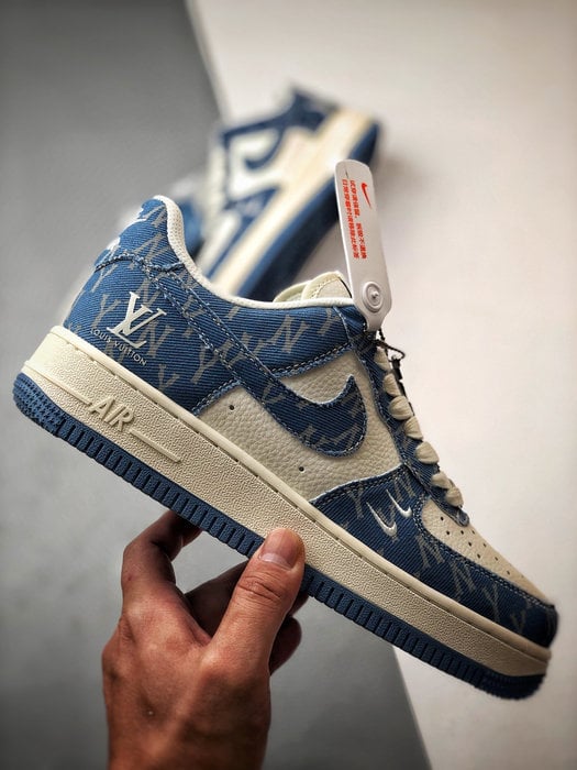 LV x Air Force 1 Low Branco e Azul Estampado - Vista 7