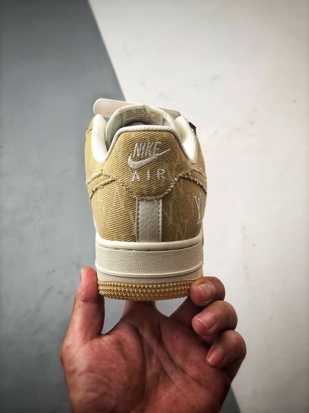 LV x Air Force 1 Low Branco e Amarelo - Vista 3