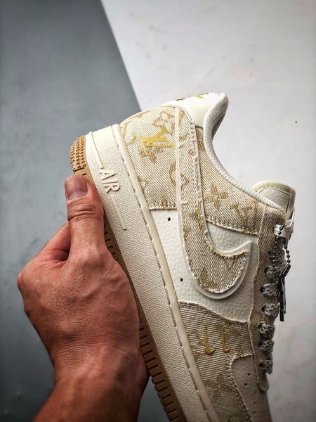 LV x Air Force 1 Low Branco e Amarelo em Ganga - Vista 2