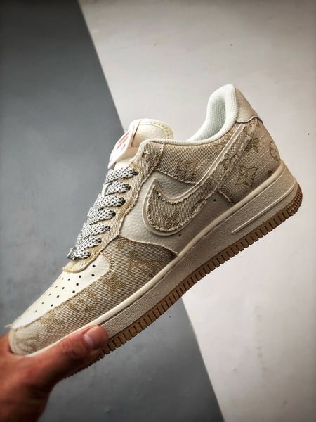 LV x Air Force 1 Low Branco e Amarelo em Ganga - Vista 5