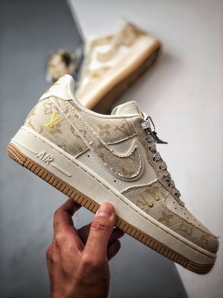 LV x Air Force 1 Low Branco e Amarelo em Ganga - Vista 7