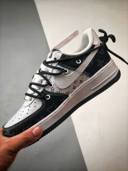 LV x Air Force 1 Low Branco e Preto em Ganga - Vista 5
