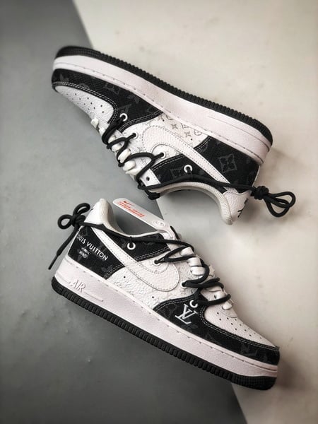 LV x Air Force 1 Low Branco e Preto em Ganga - Vista 6