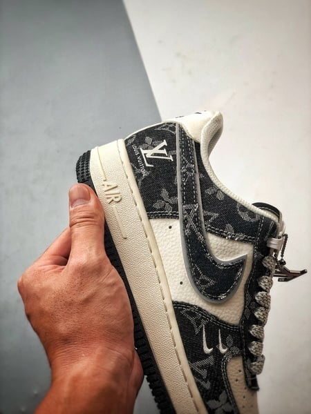 LV x Air Force 1 Low Branco e Preto Denim - Vista 2