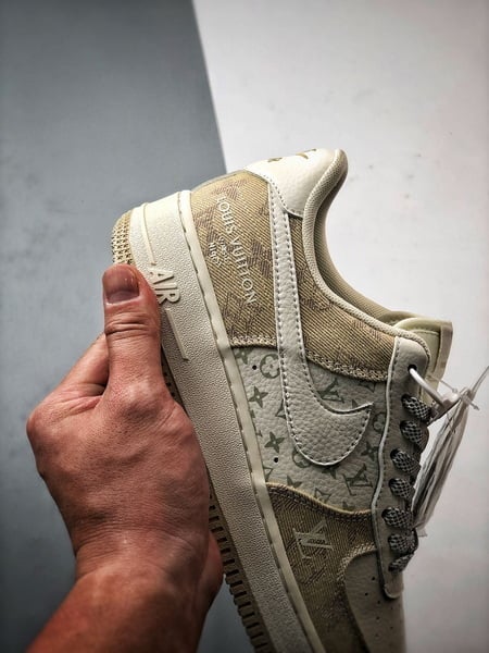 LV x Air Force 1 Low Bege, Caqui e Jeans - Vista 2