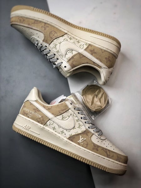 LV x Air Force 1 Low Bege, Caqui e Jeans - Vista 6