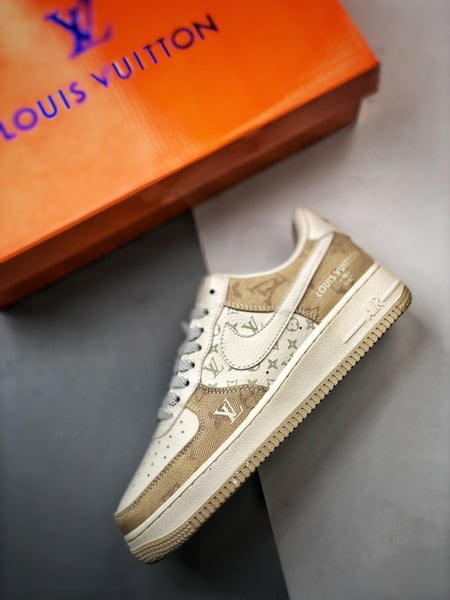 LV x Air Force 1 Low Bege, Caqui e Jeans - Vista 8