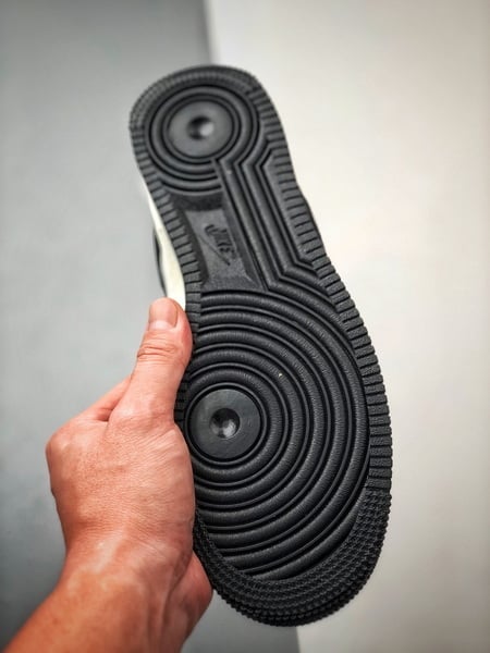 LV x Air Force 1 Low Creme e Preto - Vista 4