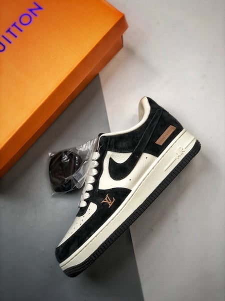LV x Air Force 1 Low Creme e Preto - Vista 8