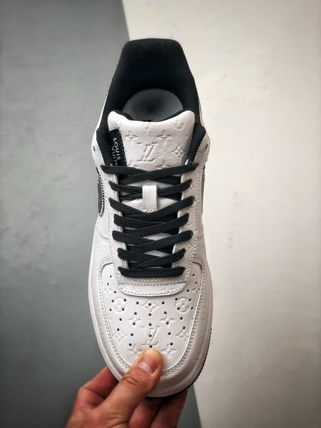 LV x Air Force 1 Low Colaboração Branco e Preto - Vista 9