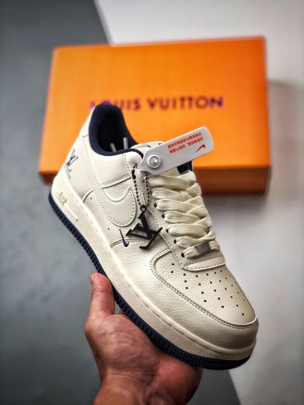 LV x Air Force 1 Low 3M Branco e Azul Escuro Refletivo