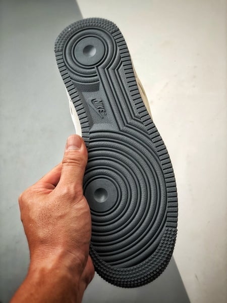 LV x Air Force 1 Low 3M Branco e Cinza - Vista 3