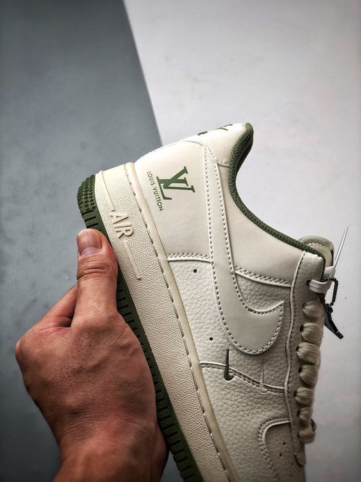 LV x Air Force 1 Low 3M Branco e Verde Refletivo - Vista 2