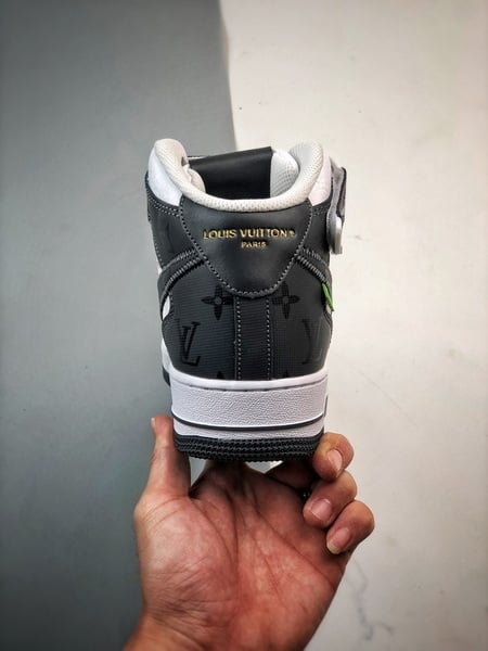 LV x NK Air Force 1 Mid Branco e Preto - Vista 3