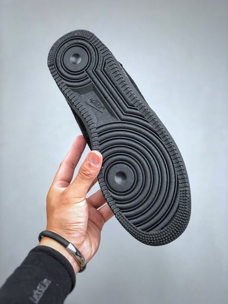 Louis Vuitton x Nike Air Force 1 Low - Vista 3