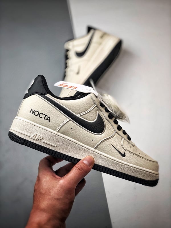 NOCTA x Air Force 1 Low Creme e Preto - Vista 7