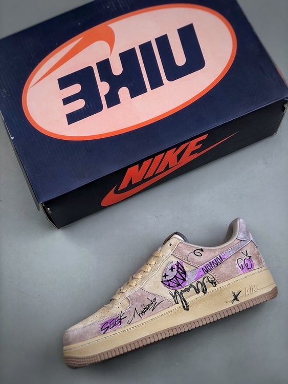 Nike Air Force 1 Low 07 Halloween Castanho e Roxo - Vista 9
