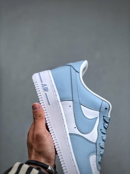 Nike Air Force 1 Low 07 Branco e Azul - Vista 5
