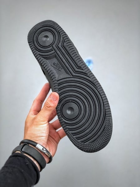 Nike Air Force 1 Low Preto com Swoosh Azul - Vista 3