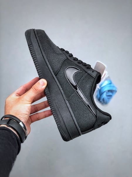 Nike Air Force 1 Low Preto com Swoosh Azul - Vista 9