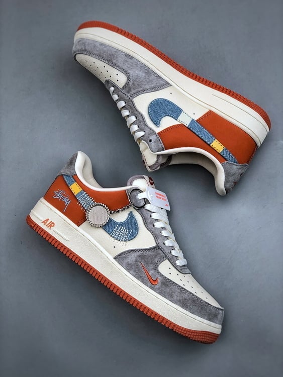 Nike Air Force 1 Low 07 x Stüssy Bege e Preto - Vista 2