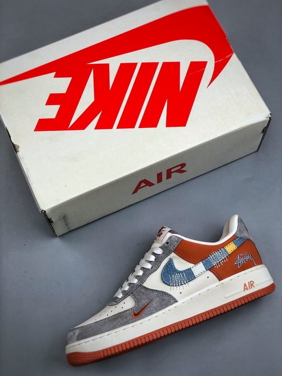 Nike Air Force 1 Low 07 x Stüssy Bege e Preto - Vista 8