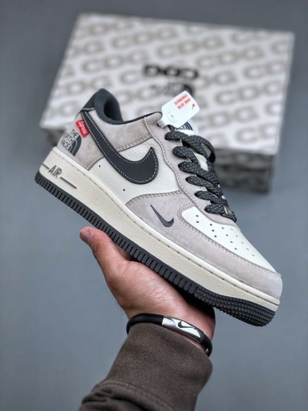 Nike AF1 Low 07 Colaboração The North Face x Supreme - Vista 1
