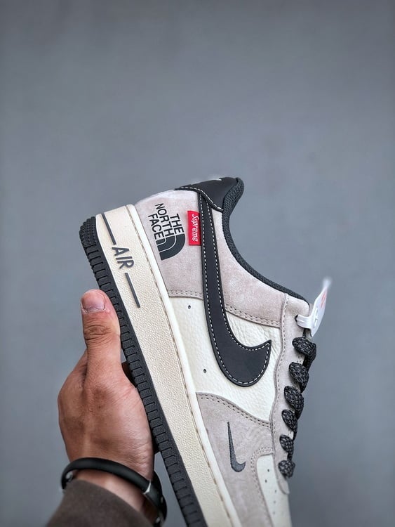 Nike AF1 Low 07 Colaboração The North Face x Supreme - Vista 5