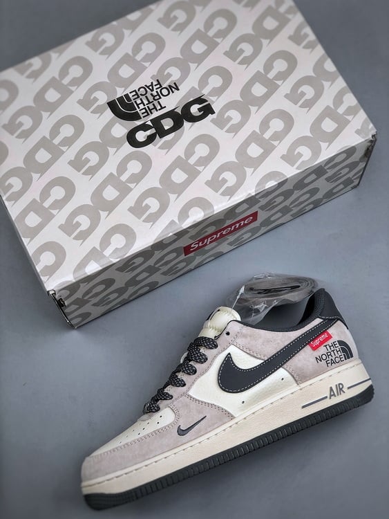 Nike AF1 Low 07 Colaboração The North Face x Supreme - Vista 8