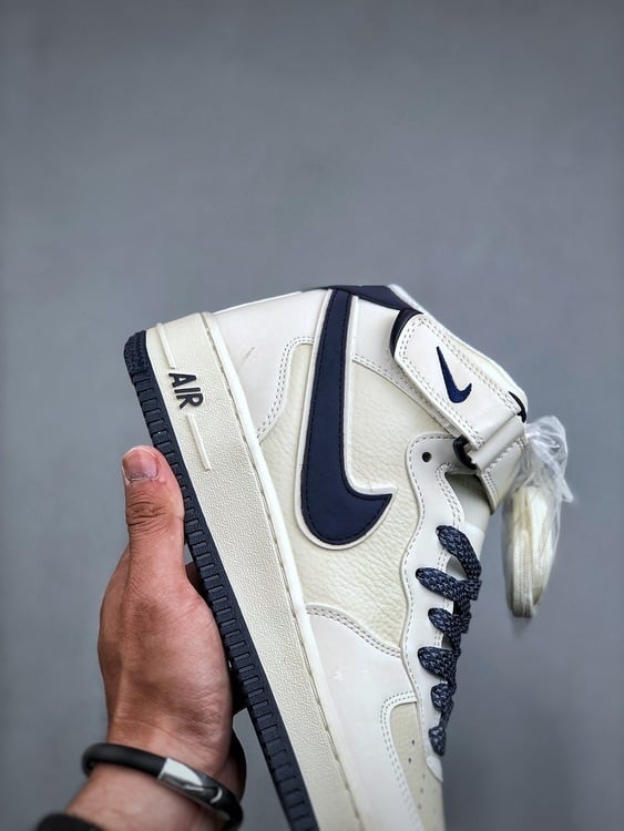 Nike Air Force 1 MID Bege e Azul Escuro - Vista 5