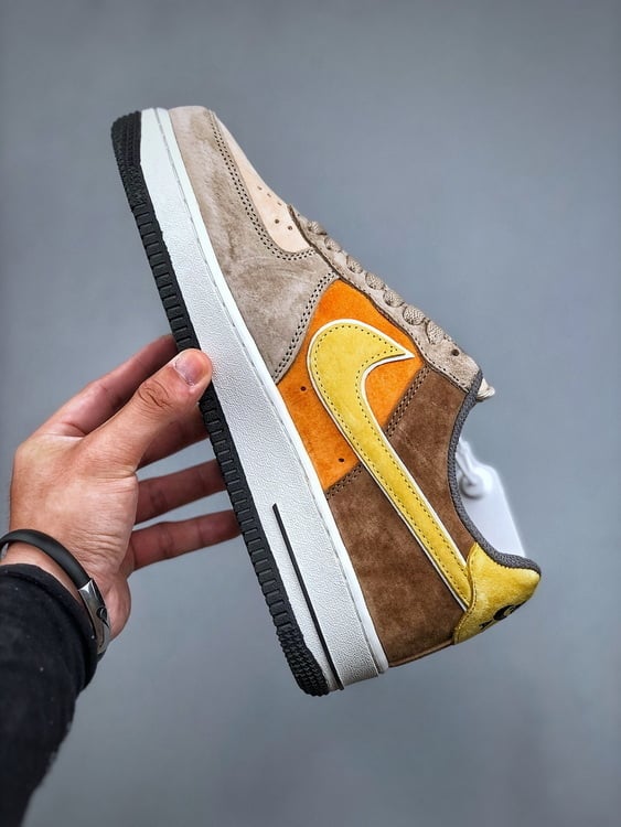 Nike Air Force 1 Low Camurça Bege e Castanho - Vista 9