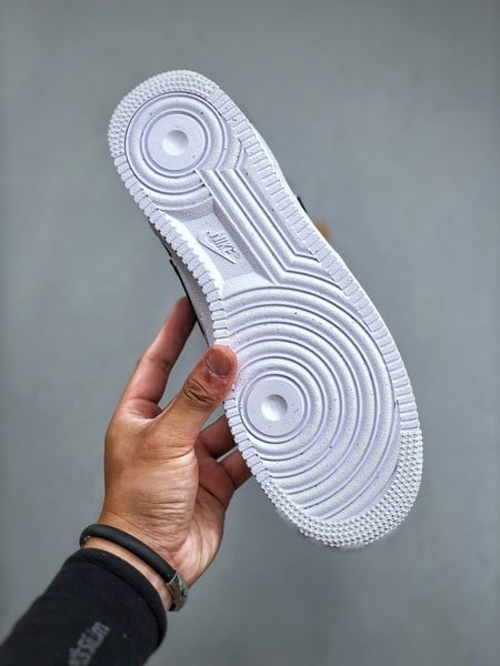 Nk Air Force 1 '07 Low Preto e Branco Gancho Quebrado - Vista 3