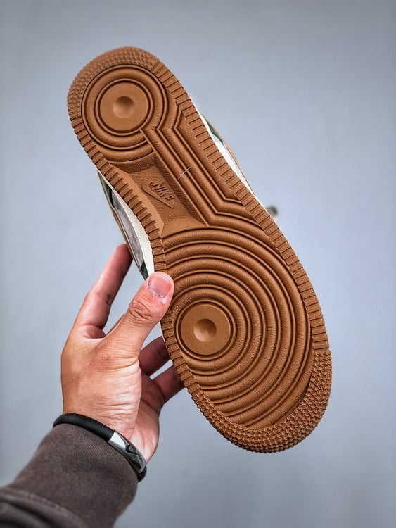 Nike Air Force 1 '07 Low UN Colaboração Verde Musgo - Vista 3