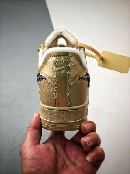 Off-White x Air Force 1 Low Dourado - Vista 3