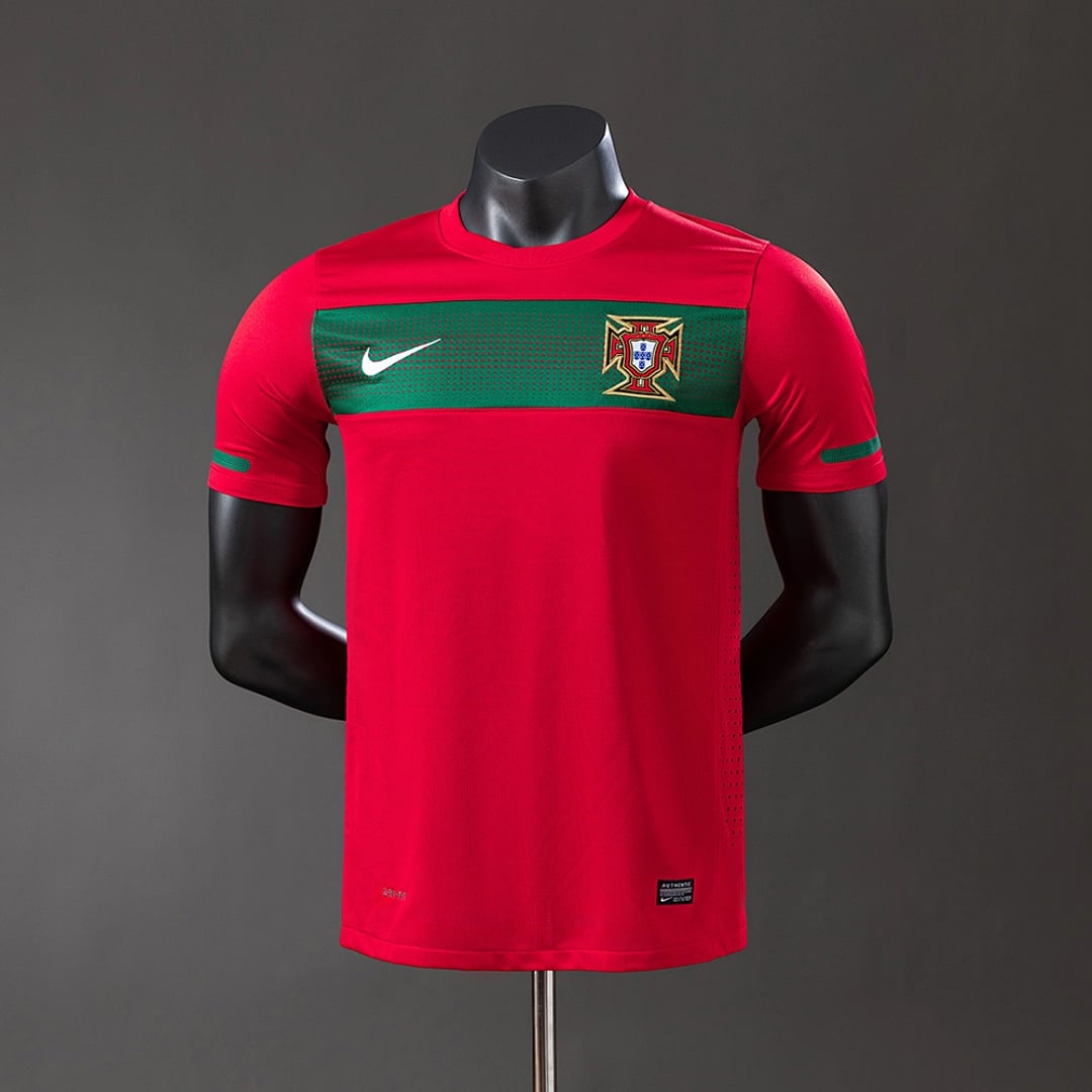 Camisola Principal de Portugal 2010 (Retro, Versao Jogador) - Vista 1