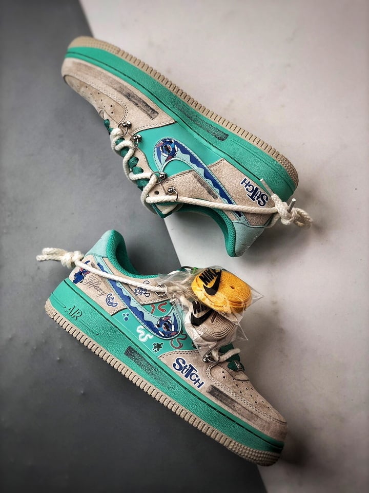 Stitch x Nike Air Force 1 Low Cinza e Verde - Vista 6