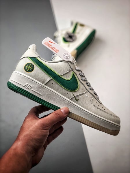 Stone Island x Air Force 1 Low Bege, Verde e Reflexo - Vista 7