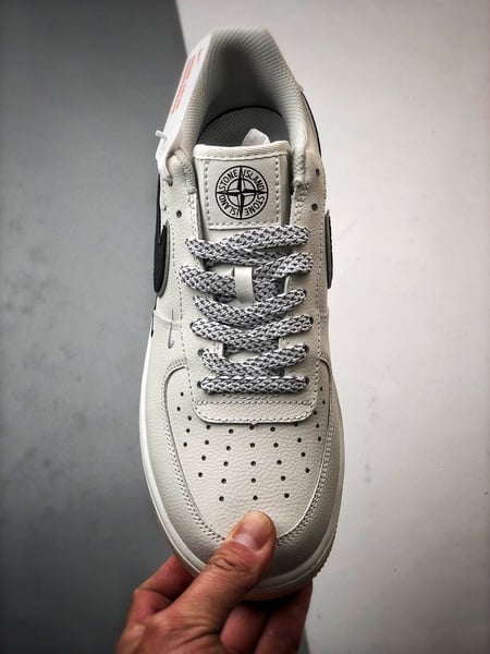 Stone Island x Air Force 1 Low Bege, Branco e Preto Reflexo - Vista 9