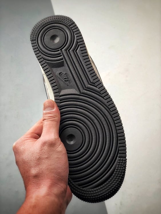 Stussy x Air Force 1 Low Bege Cinzento e Castanho Escuro - Vista 4