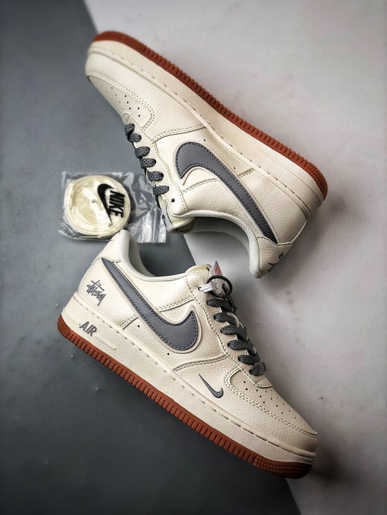 Stussy x Nike Air Force 1 Low Cinza - Vista 6