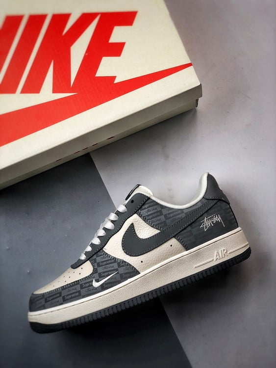 Stüssy x Air Force 1 Low Bege e Cinzento Escuro - Vista 8