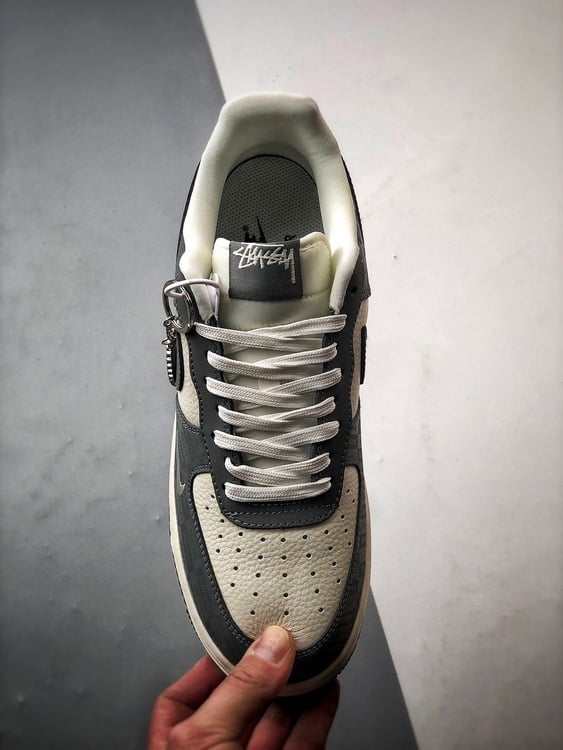 Stüssy x Air Force 1 Low Bege e Cinzento Escuro - Vista 9