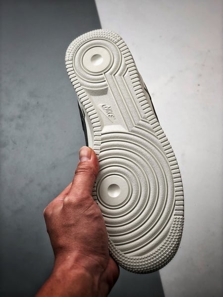 Stussy x Air Force 1 Low Creme e Preto Reflectivo - Vista 4