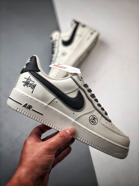 Stussy x Air Force 1 Low Creme e Preto Reflectivo - Vista 7
